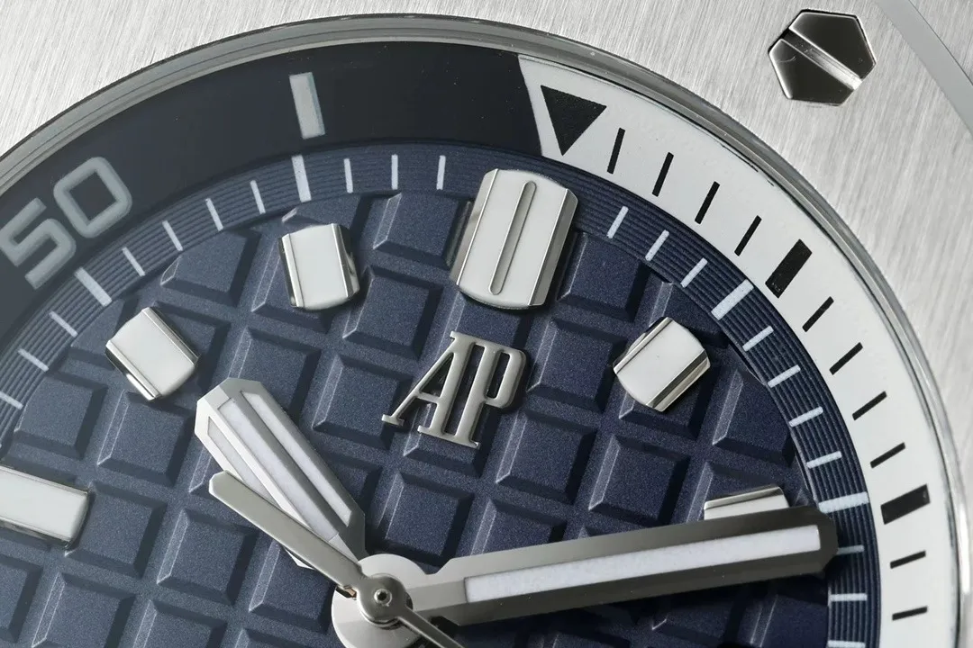 AP Royal Oak Offshore Diver 15720 IP Factory 42mm (Black Dial) Ref. 15720ST - 1:1 Super Clone Detail View 2