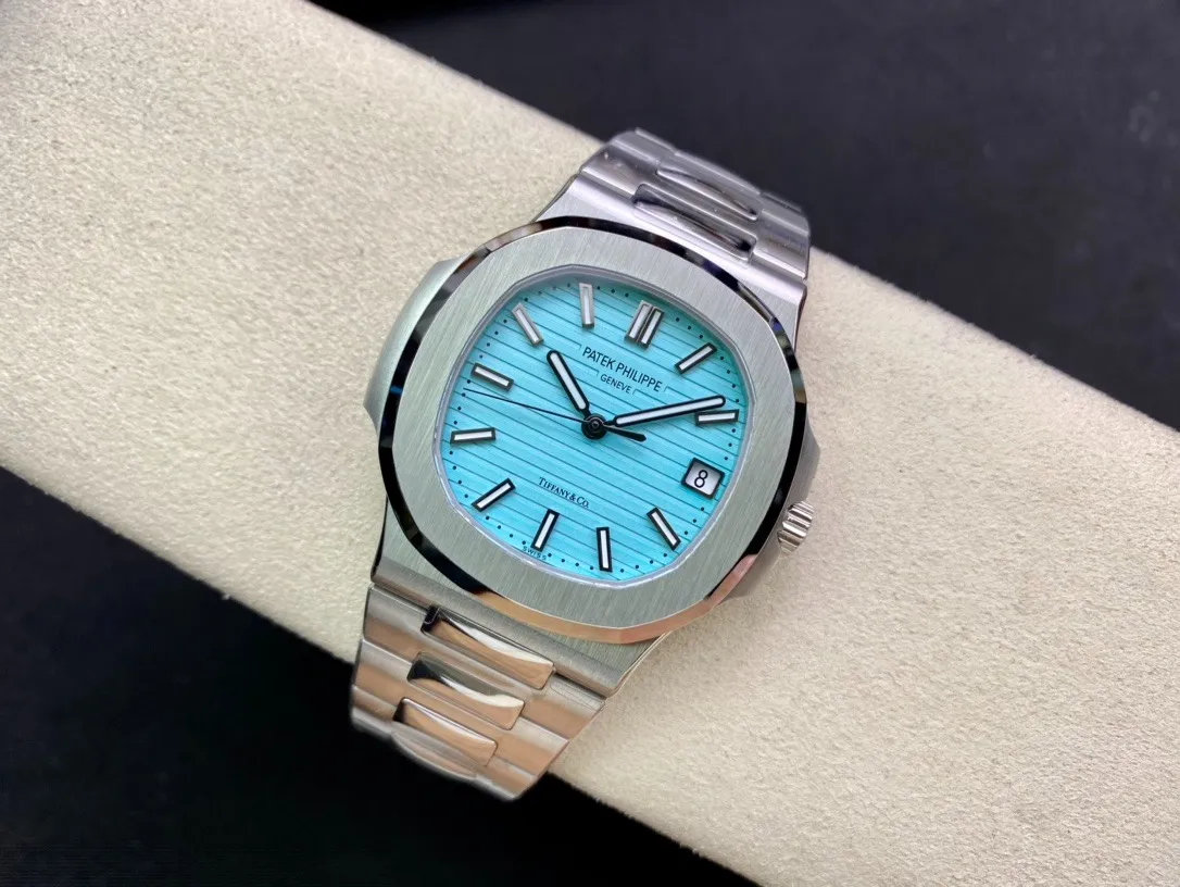 Patek Philippe Nautilus 5711/1A 3K 40mm (Tiffany Blue Dial) Ref. 5711/1A-018 - 1:1 Super Clone Detail View 2