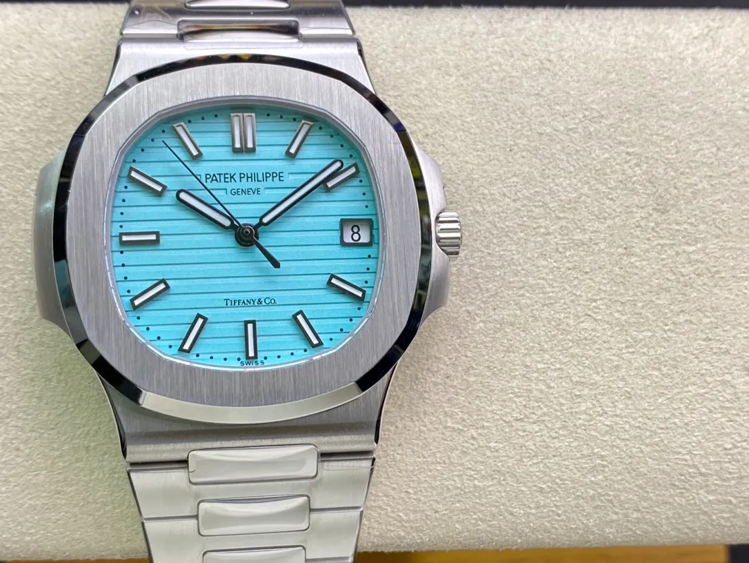 Patek Philippe Nautilus 5711/1A 3K 40mm (Tiffany Blue Dial) Ref. 5711/1A-018 - 1:1 Super Clone Detail View 3