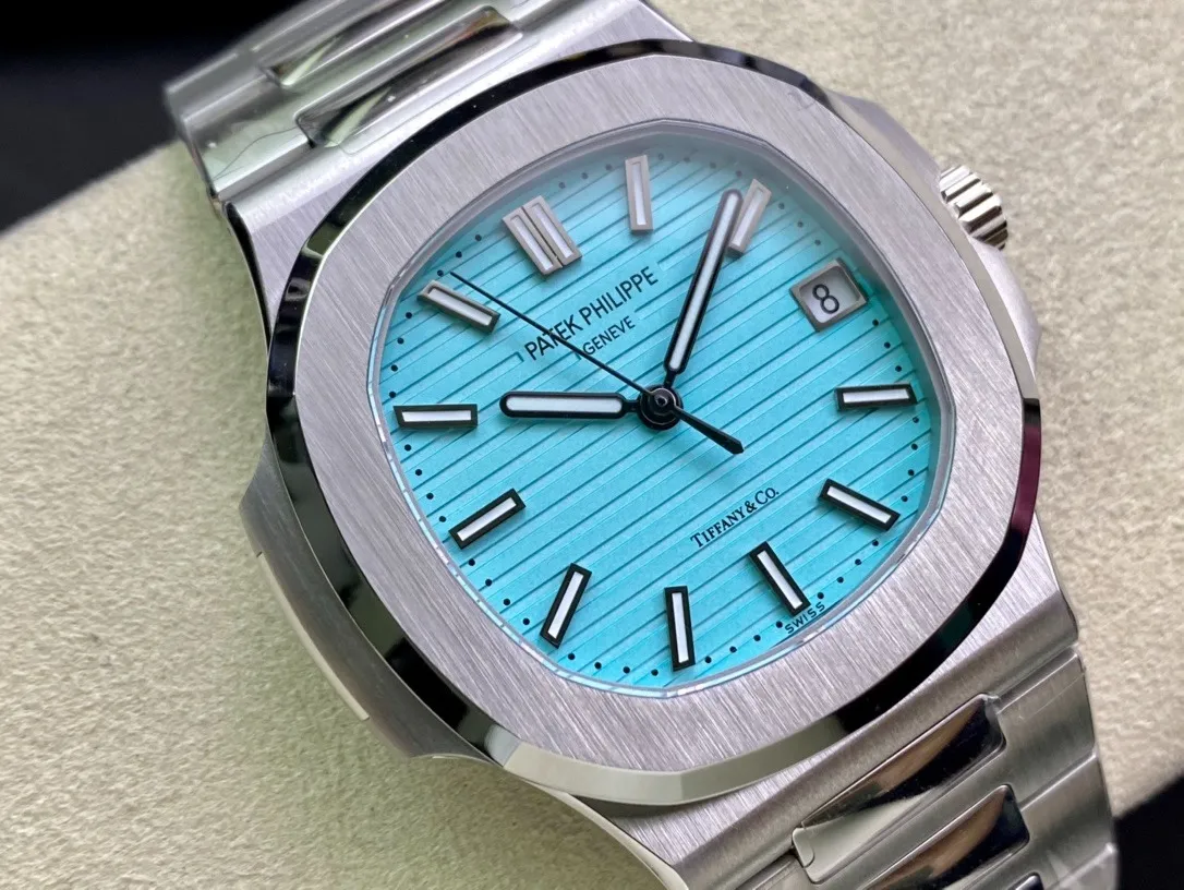 Patek Philippe Nautilus 5711/1A 3K 40mm (Tiffany Blue Dial) Ref. 5711/1A-018 - 1:1 Super Clone Detail View 4