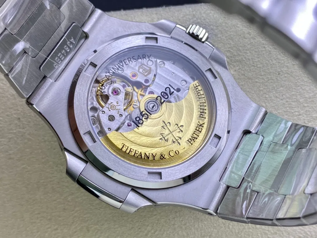Patek Philippe Nautilus 5711/1A 3K 40mm (Tiffany Blue Dial) Ref. 5711/1A-018 - 1:1 Super Clone Detail View 5