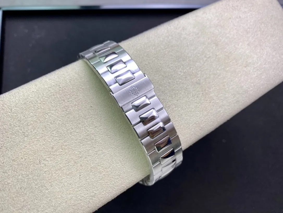 Patek Philippe Nautilus 5711/1A 3K 40mm (Tiffany Blue Dial) Ref. 5711/1A-018 - 1:1 Super Clone Detail View 9